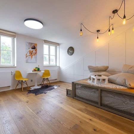 Luxurious, Charming Studio Perfect For Couples Prag Exterior foto