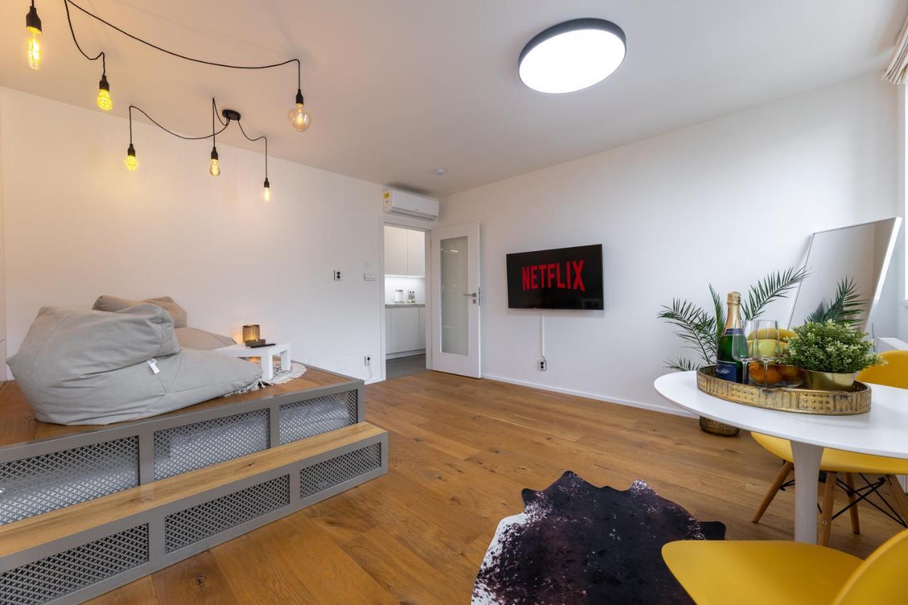 Luxurious, Charming Studio Perfect For Couples Prag Exterior foto
