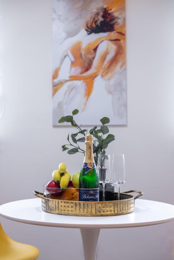 Luxurious, Charming Studio Perfect For Couples Prag Exterior foto